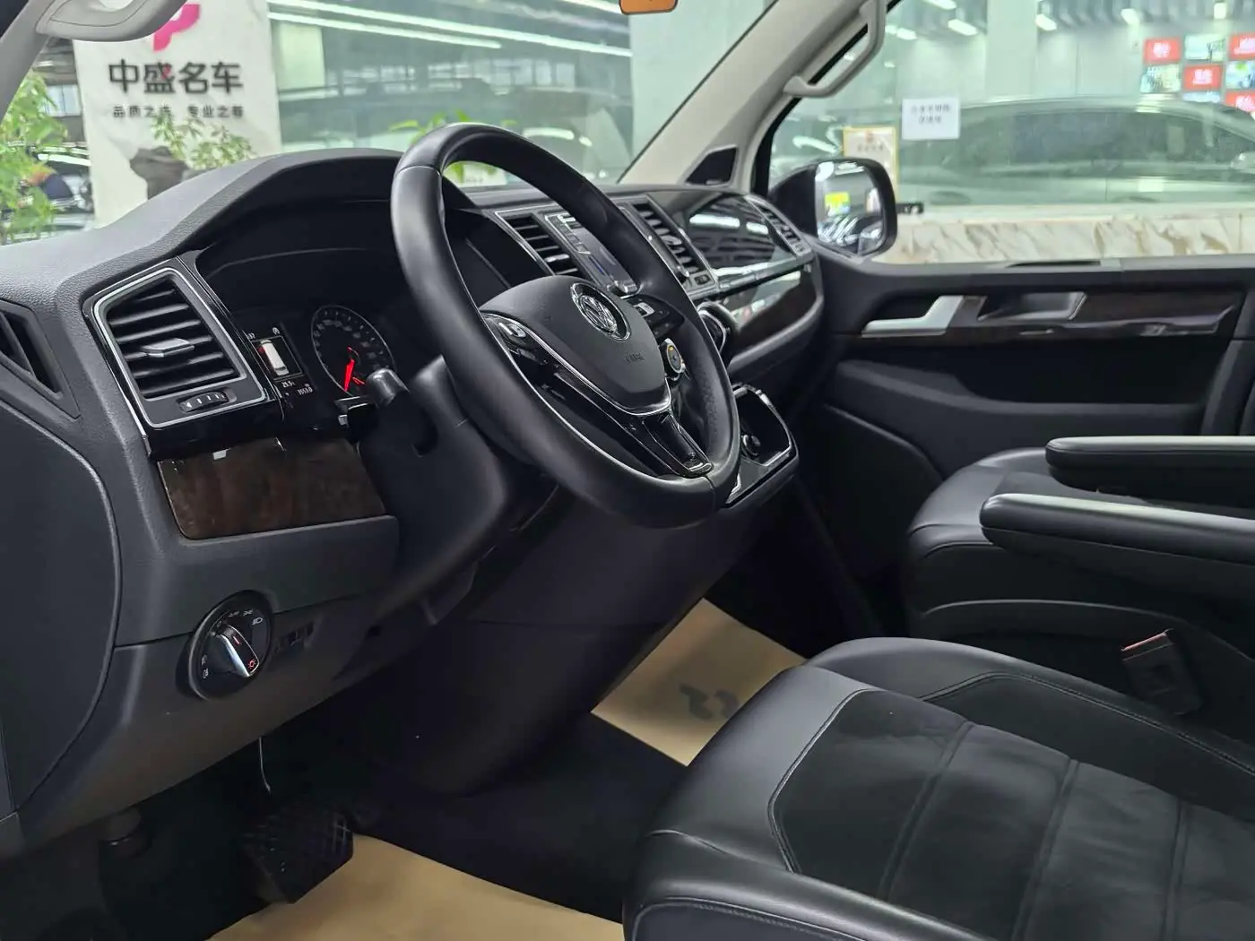 Volkswagen Multivan 2019 — Şəkil 13/18