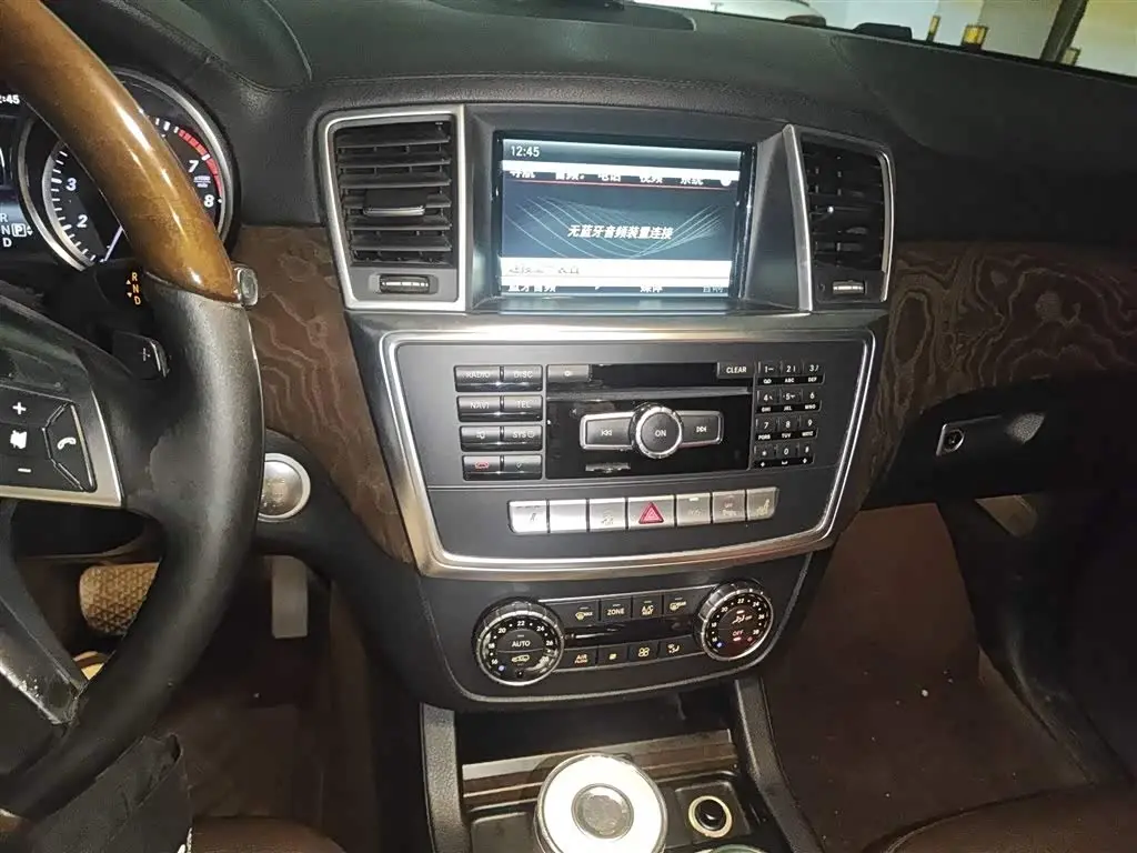 Mercedes-Benz GL-Class 2015 — Photo 6/20