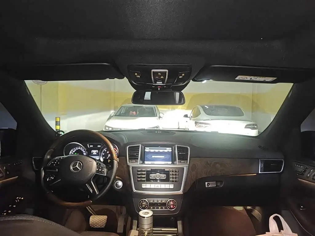 Mercedes-Benz GL-Class 2015 — Photo 13/20