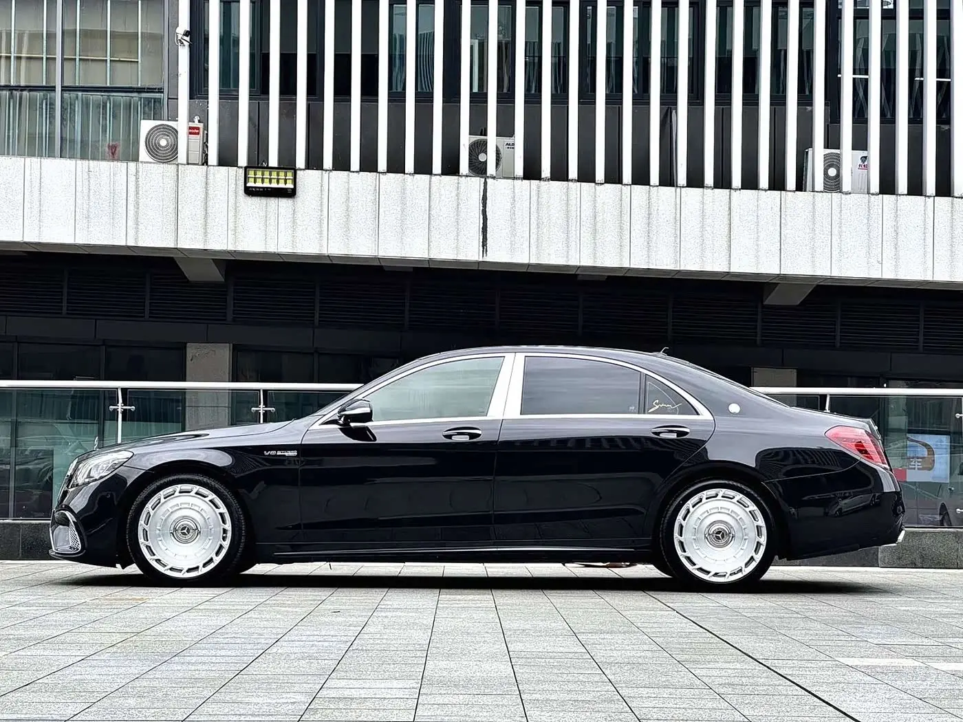 Mercedes-Benz S-Class 2019 — Photo 8/8