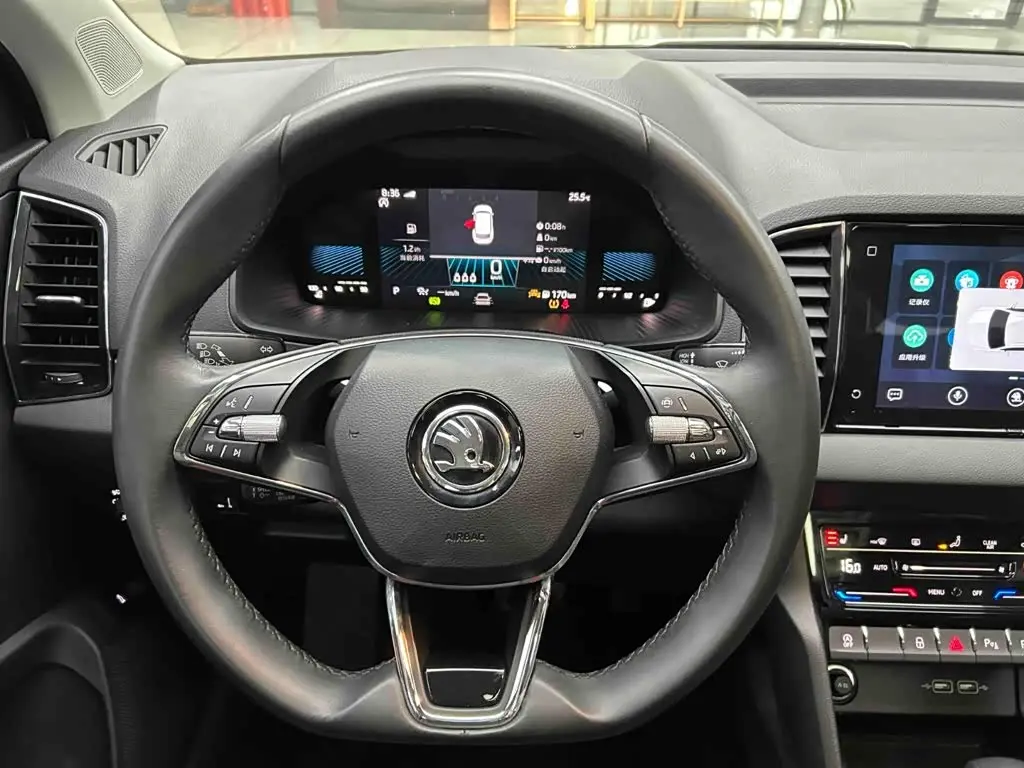 Škoda Karoq 2024 — Photo 8/20