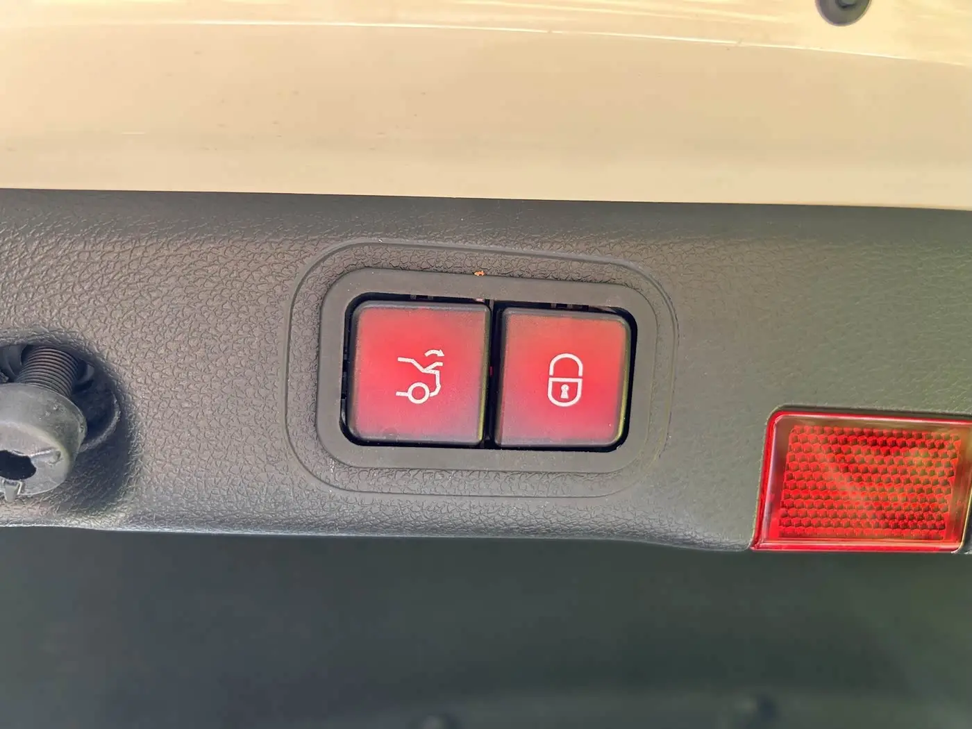 Mercedes-Benz E-Class 2022 — Photo 18/20