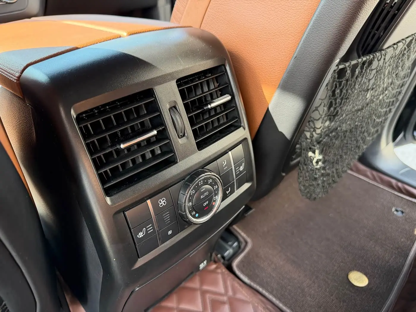 Mercedes-Benz GLS 2016 — Photo 13/17