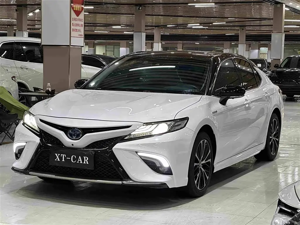 Toyota Camry 2019 — Photo 1/13
