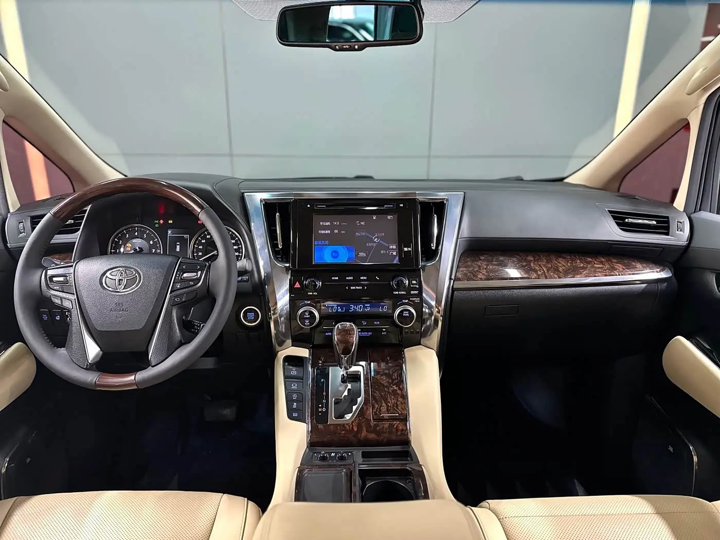 Toyota Alphard 2018 — Фото 7/20