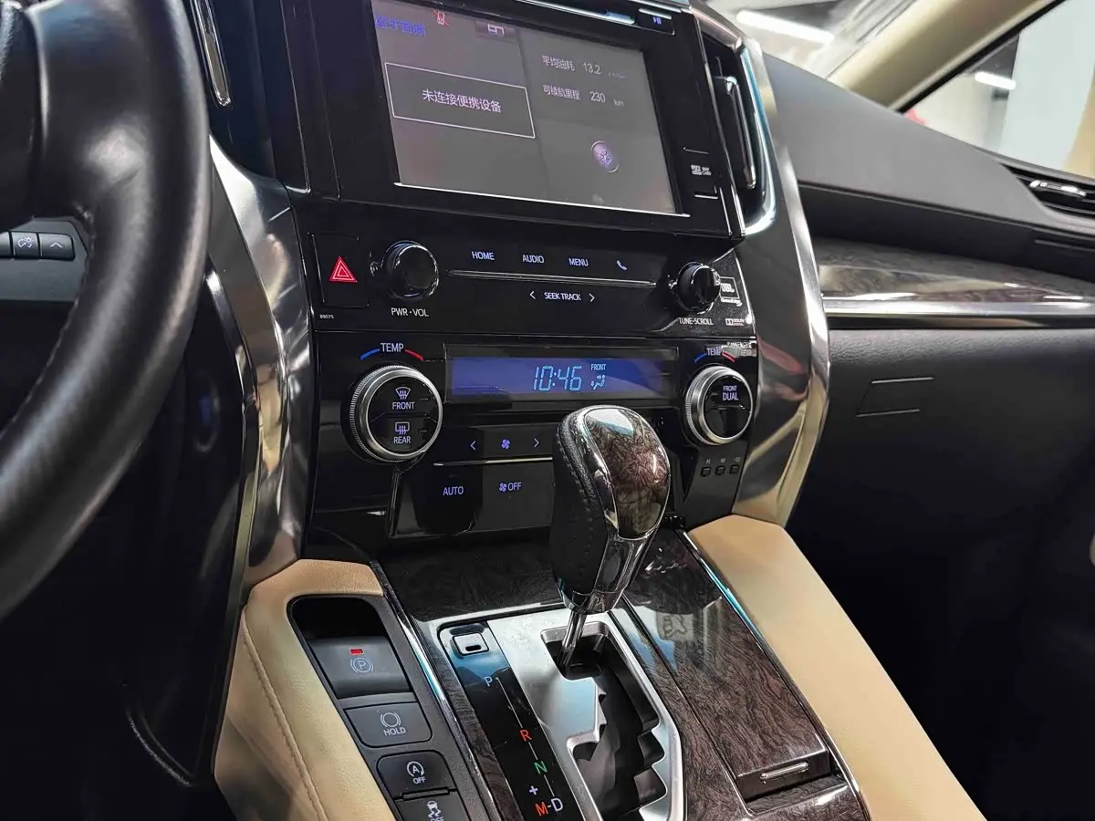Toyota Alphard 2019 — Photo 7/20