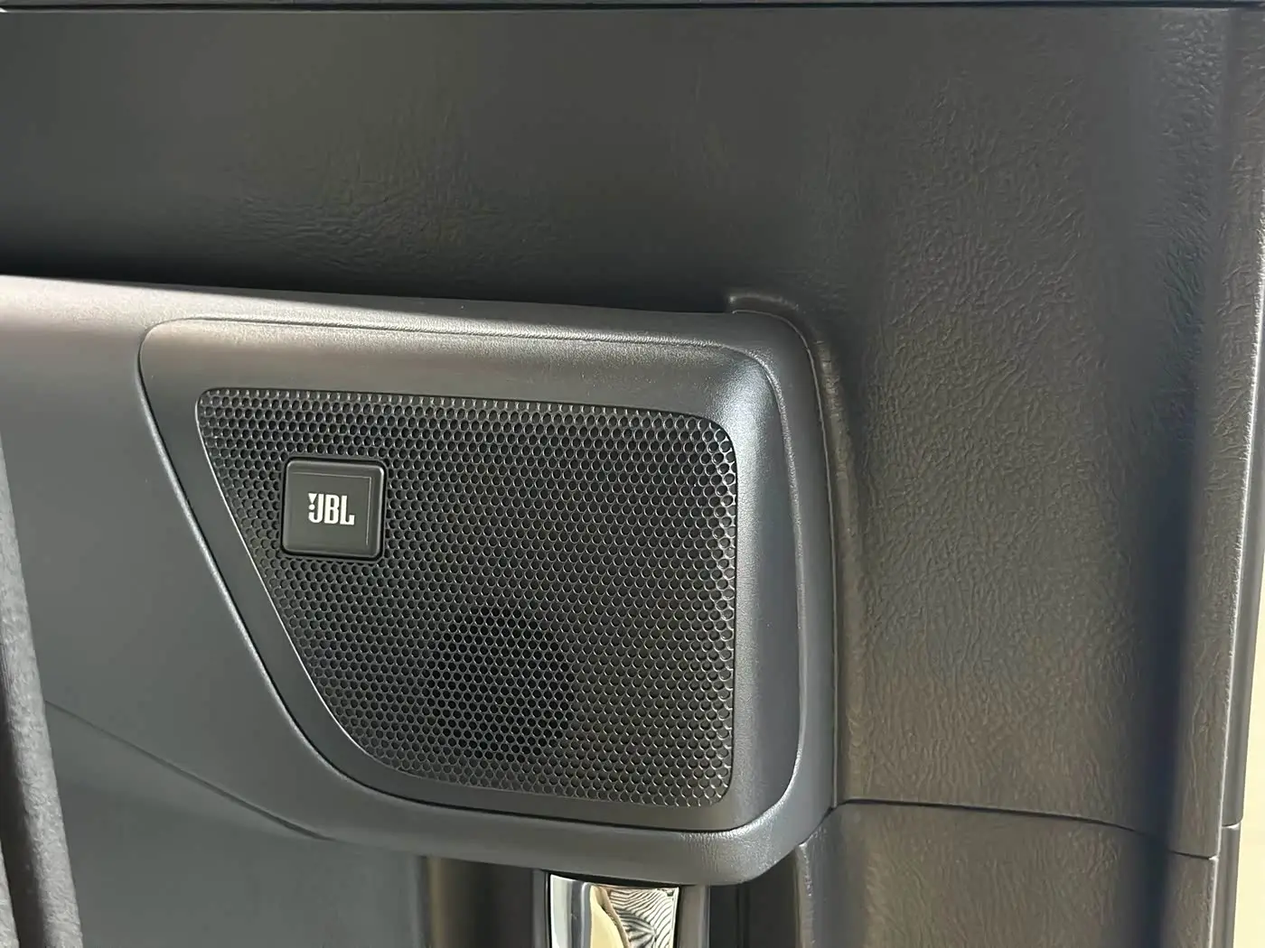 Toyota Alphard 2018 — Фото 19/20