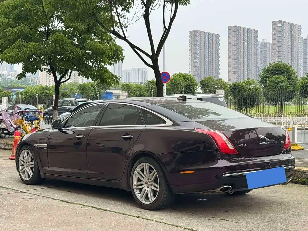 Jaguar XJ 2018 — Photo 16/16