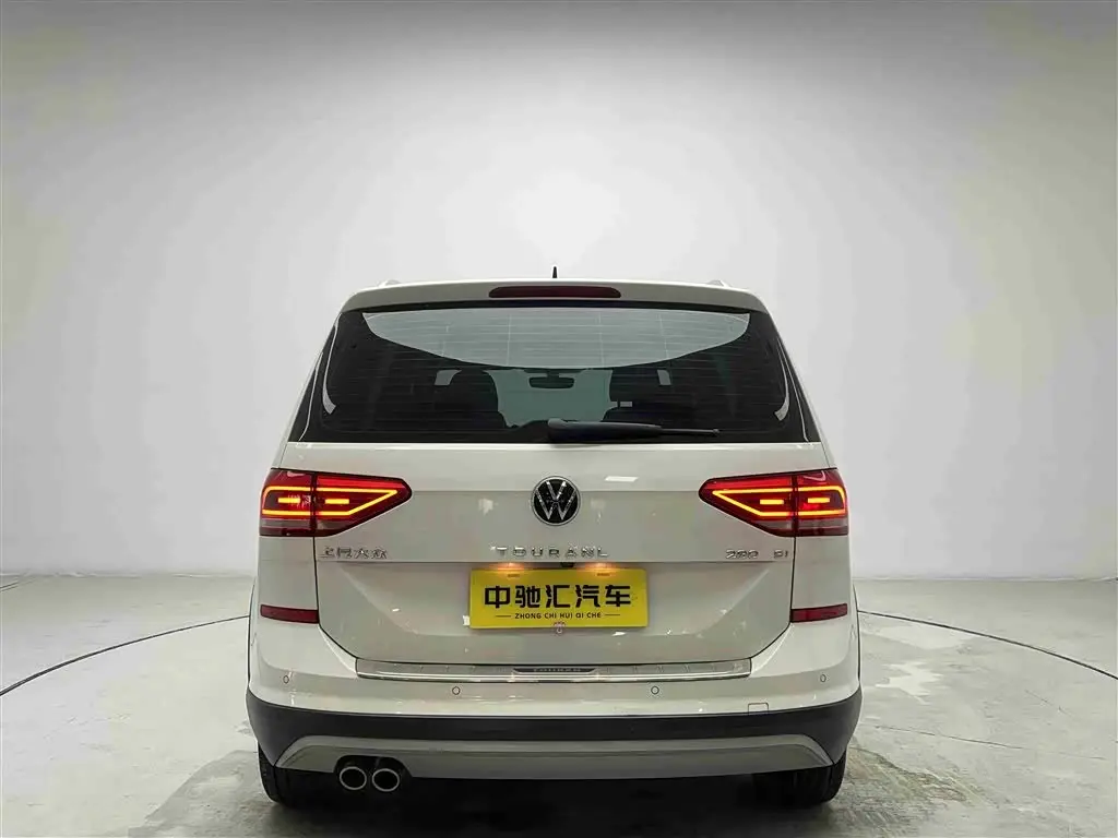 Volkswagen Touran 2021 — Photo 19/20