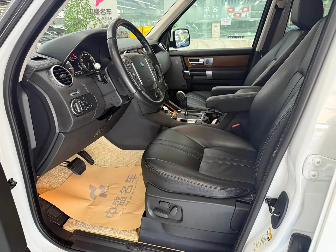 Land Rover Discovery 2012 — Photo 12/20