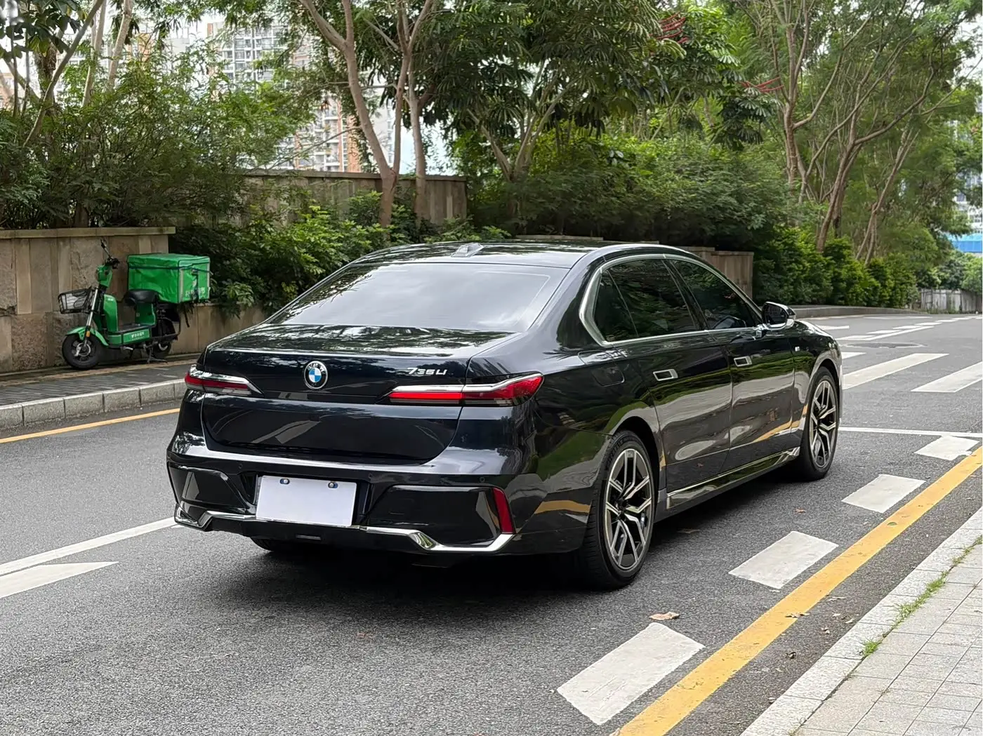 BMW 7 Series 2024 — Photo 17/17