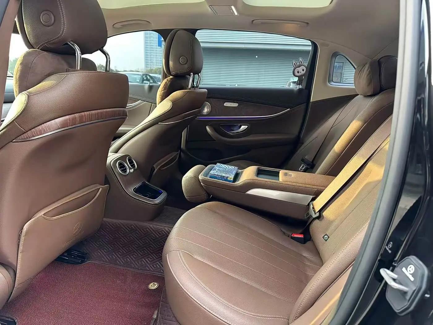 Mercedes-Benz E-Class 2022 — Photo 8/11