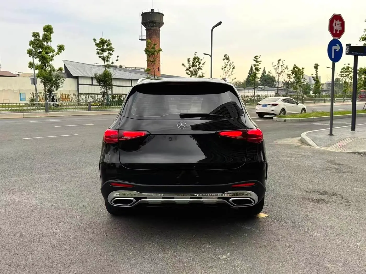 Mercedes-Benz GLC 2023 — Photo 9/9