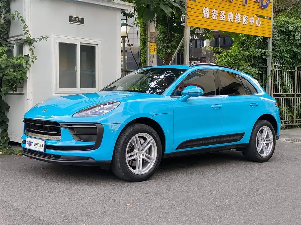 Porsche Macan 2022 — Photo 1/11