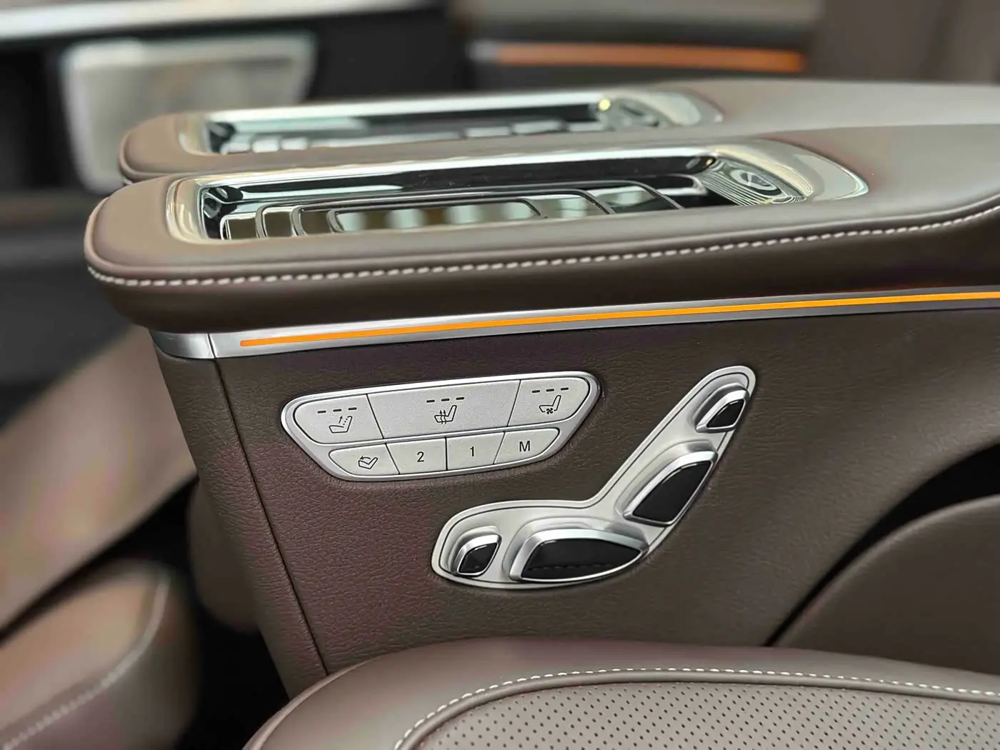 Mercedes-Benz V-Class 2024 — Photo 15/20