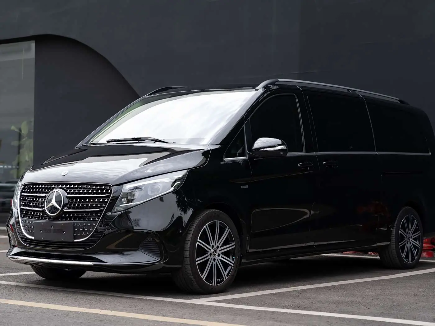 Mercedes-Benz V-Class 2025 — Фото 1/20