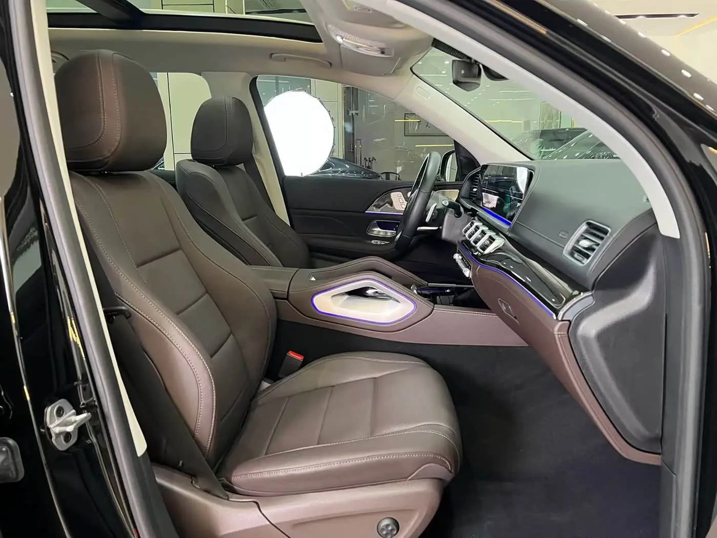 Mercedes-Benz GLS 2023 — Photo 5/9