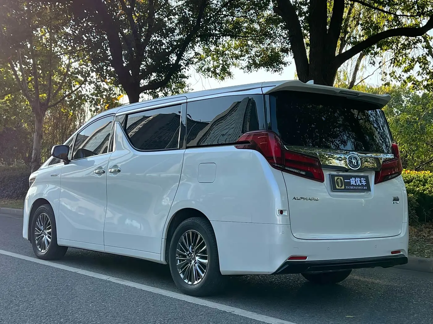 Toyota Alphard 2021 — Photo 3/20