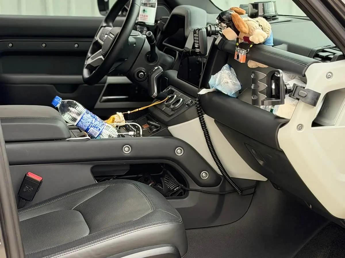 Land Rover Defender 2023 — Şəkil 10/12