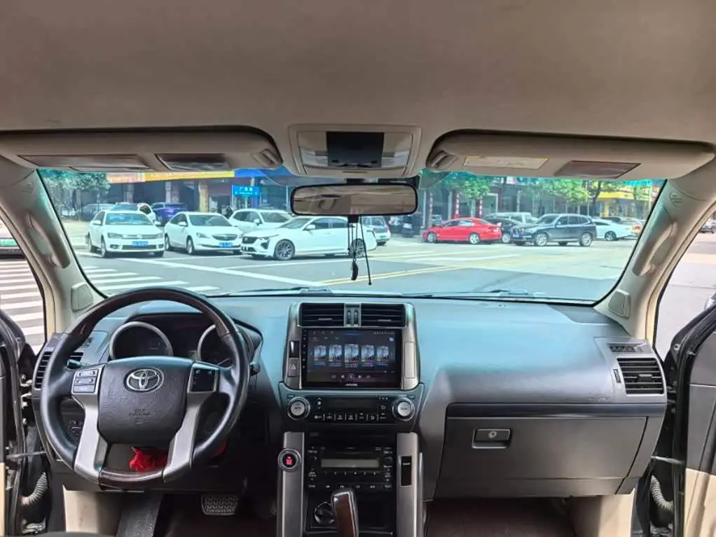 Toyota Prado 2013 — Photo 5/9