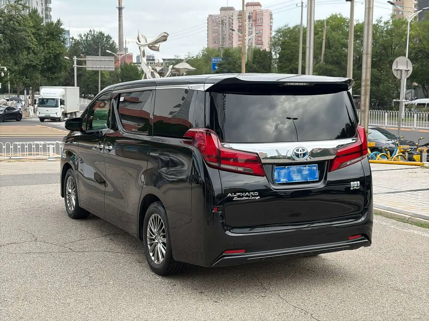Toyota Alphard 2019 — Photo 5/14