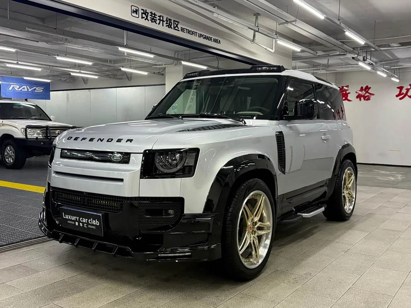 Land Rover Defender 2021 — Фото 1/18