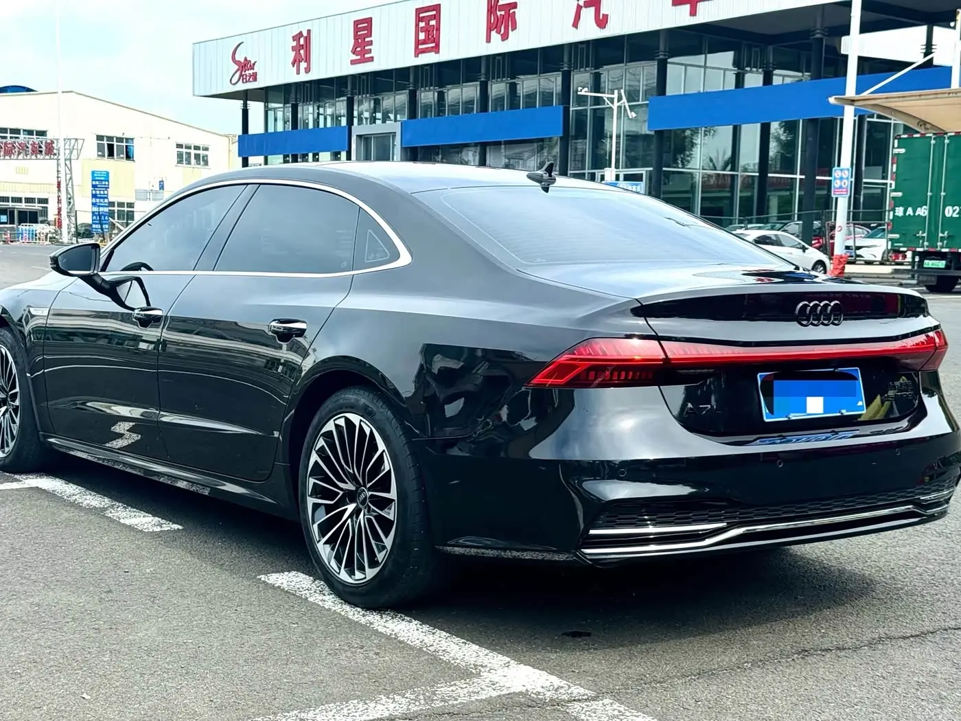 Audi A7L 2024 — Фото 6/9