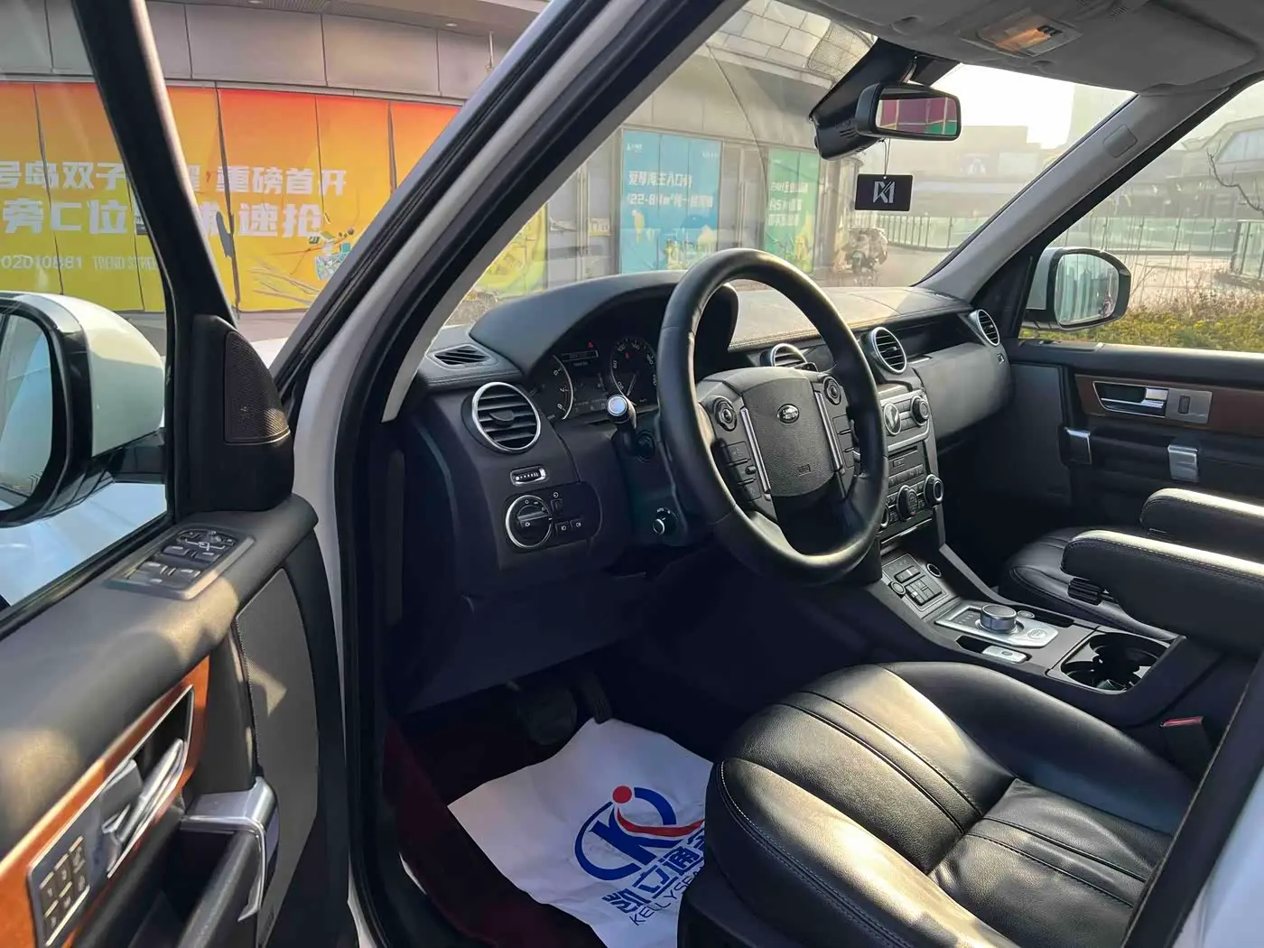 Land Rover Discovery 2016 — Photo 10/13