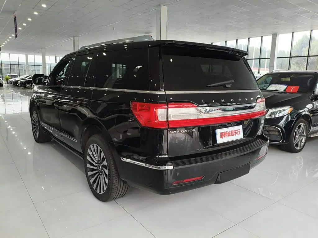 Lincoln Navigator 2022 — Photo 6/17