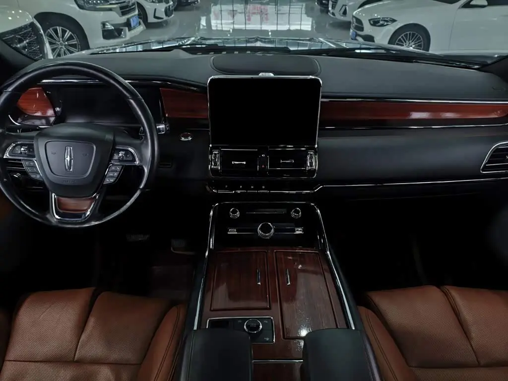 Lincoln Navigator 2022 — Photo 13/17