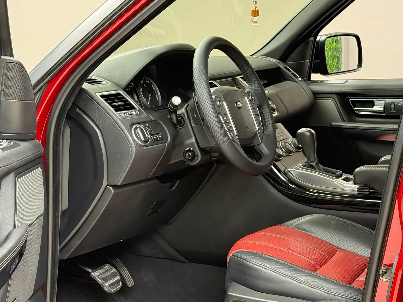 Land Rover Range Rover Sport 2012 — Photo 4/18