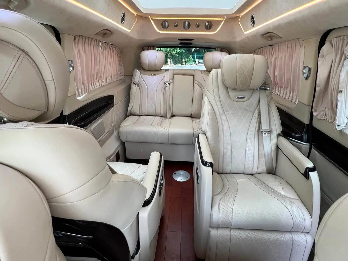 Mercedes-Benz V-Class 2021 — Photo 7/20