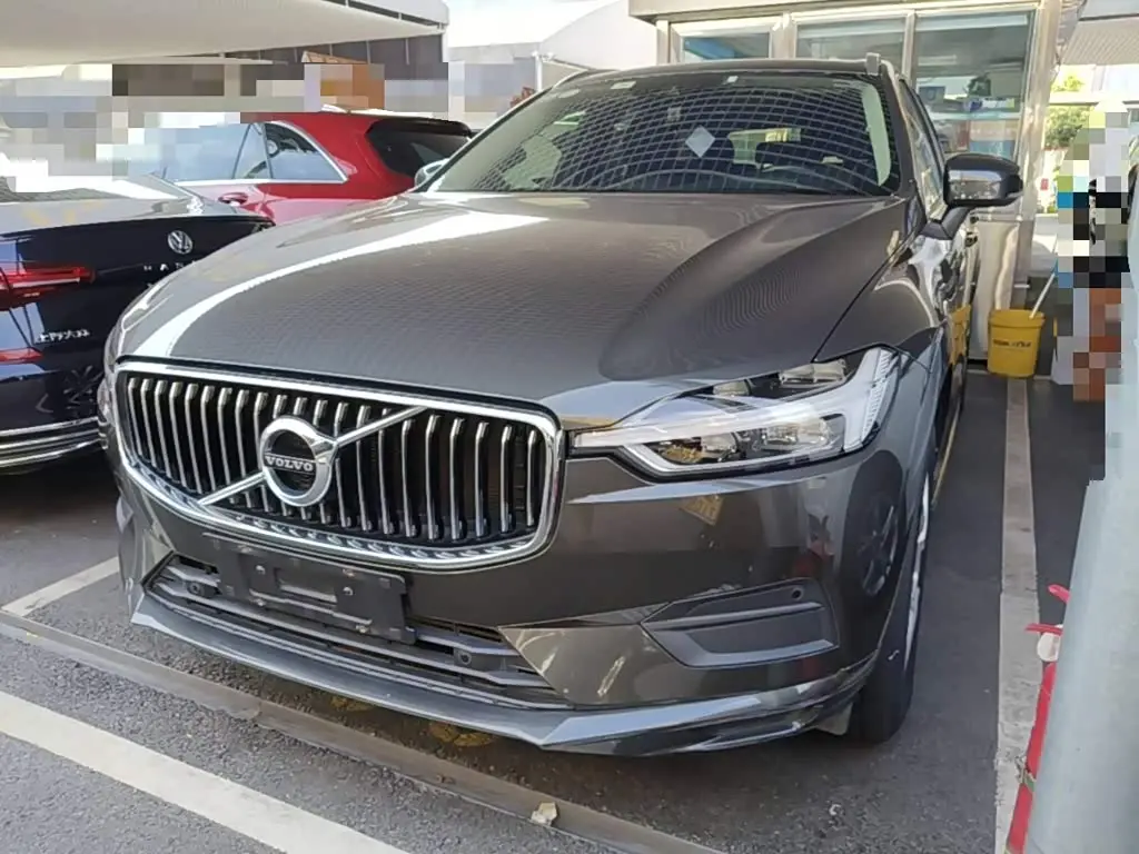 Volvo XC60 2018 — Фото 2/20