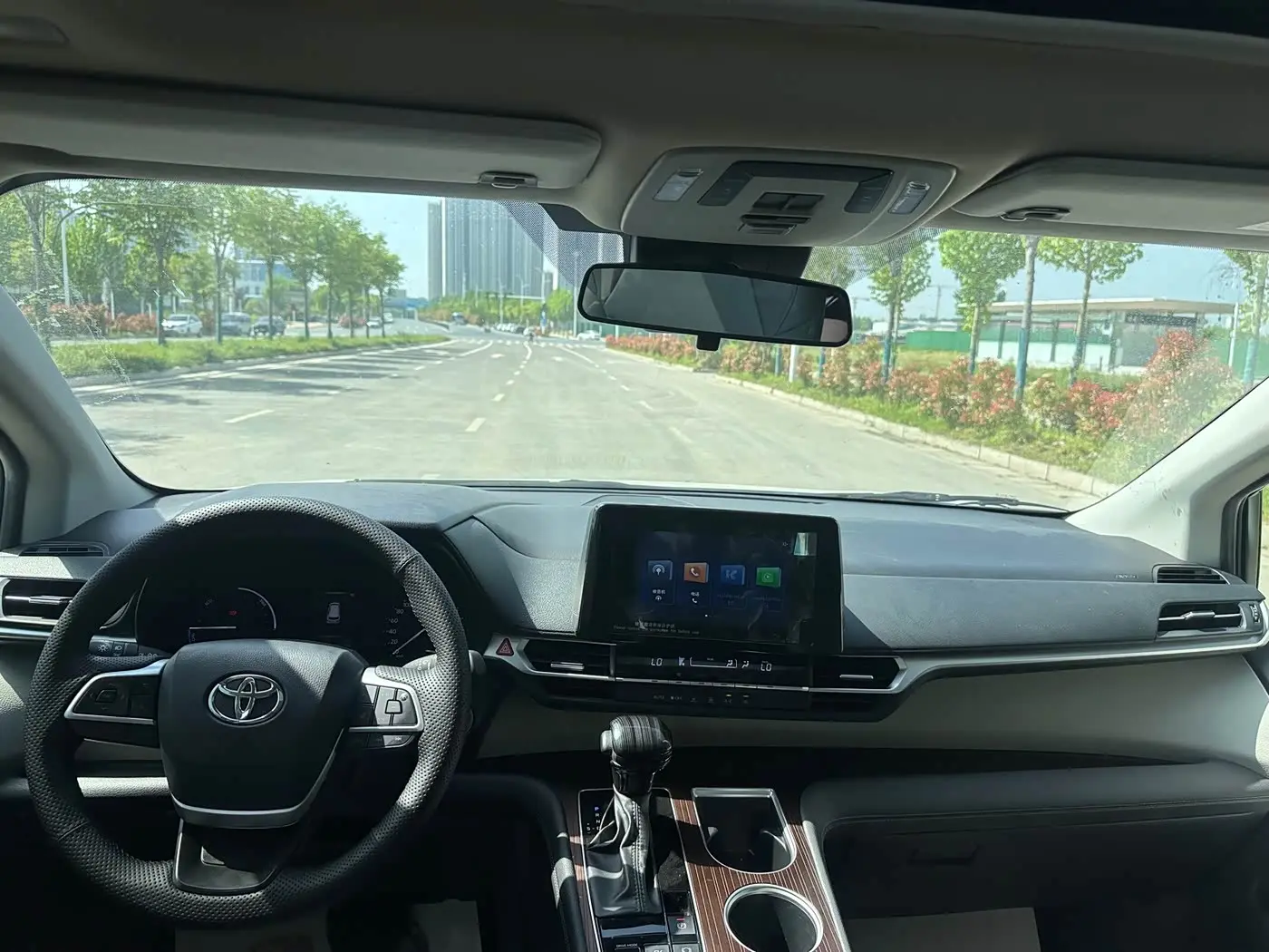 Toyota Sienna 2024 — ფოტო 5/9