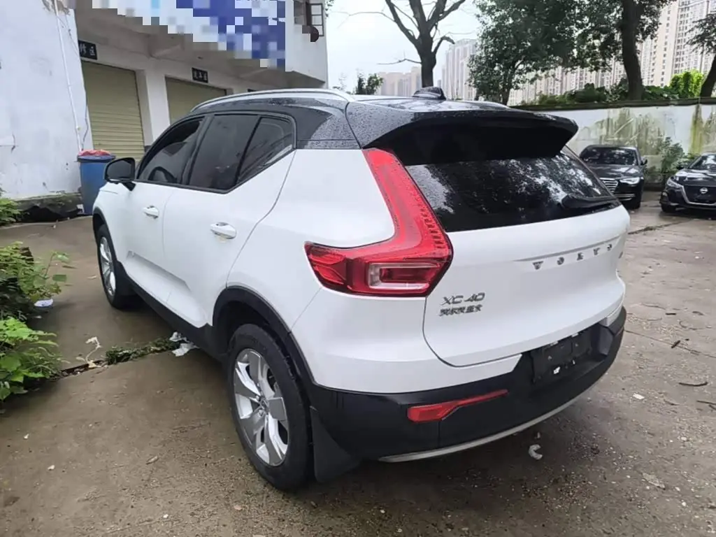 Volvo XC40 2022 — Фото 5/20