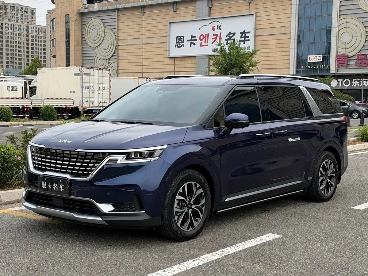 Kia Carnival 2022 — Photo 1/18