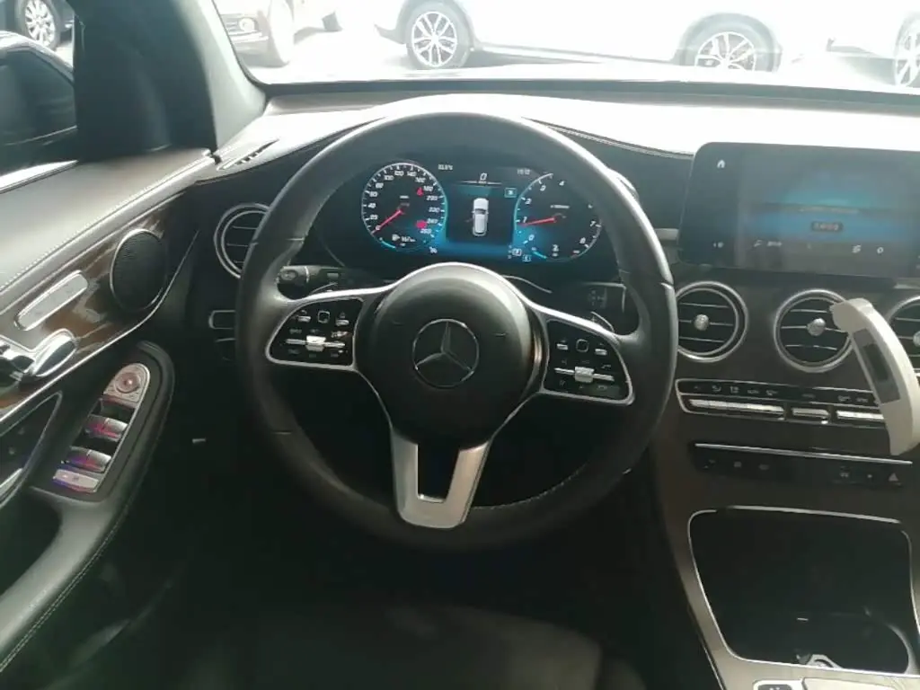 Mercedes-Benz GLC 2020 — Photo 11/20