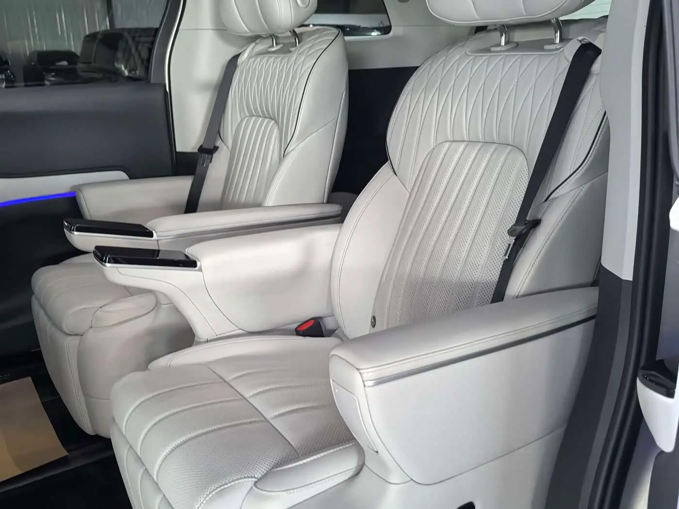 Voyah Auto Voyah Dreamer 2025 — Photo 8/10