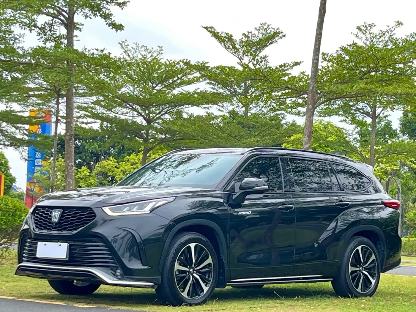 Toyota Crown Kluger 2022 — Photo 1/19