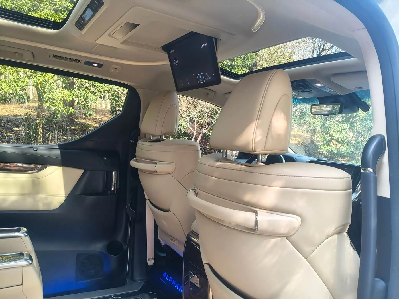 Toyota Alphard 2022 — Photo 20/20