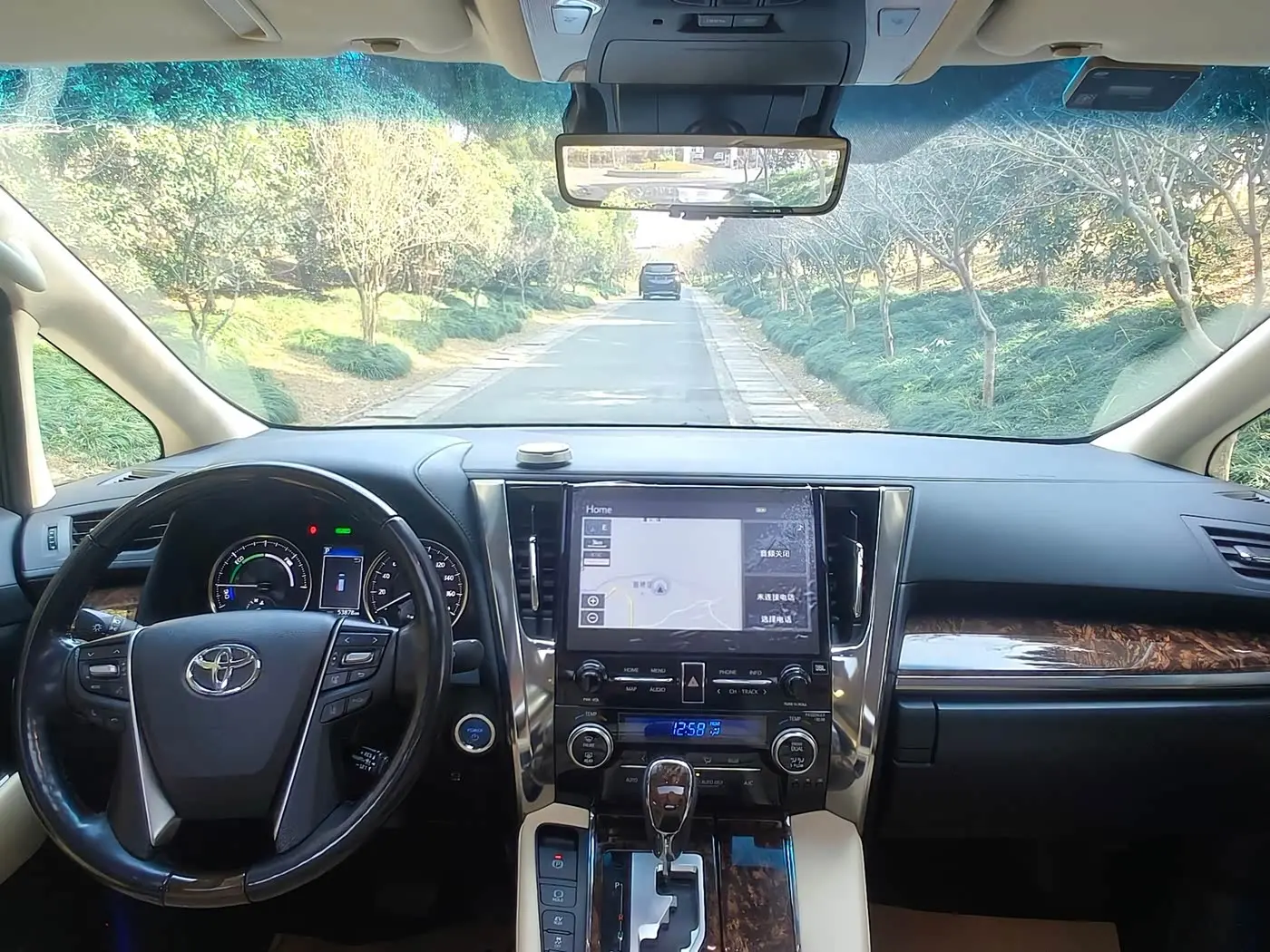 Toyota Alphard 2022 — Photo 11/20