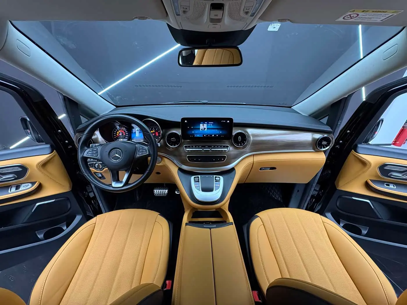 Mercedes-Benz V-Class 2021 — Photo 5/20