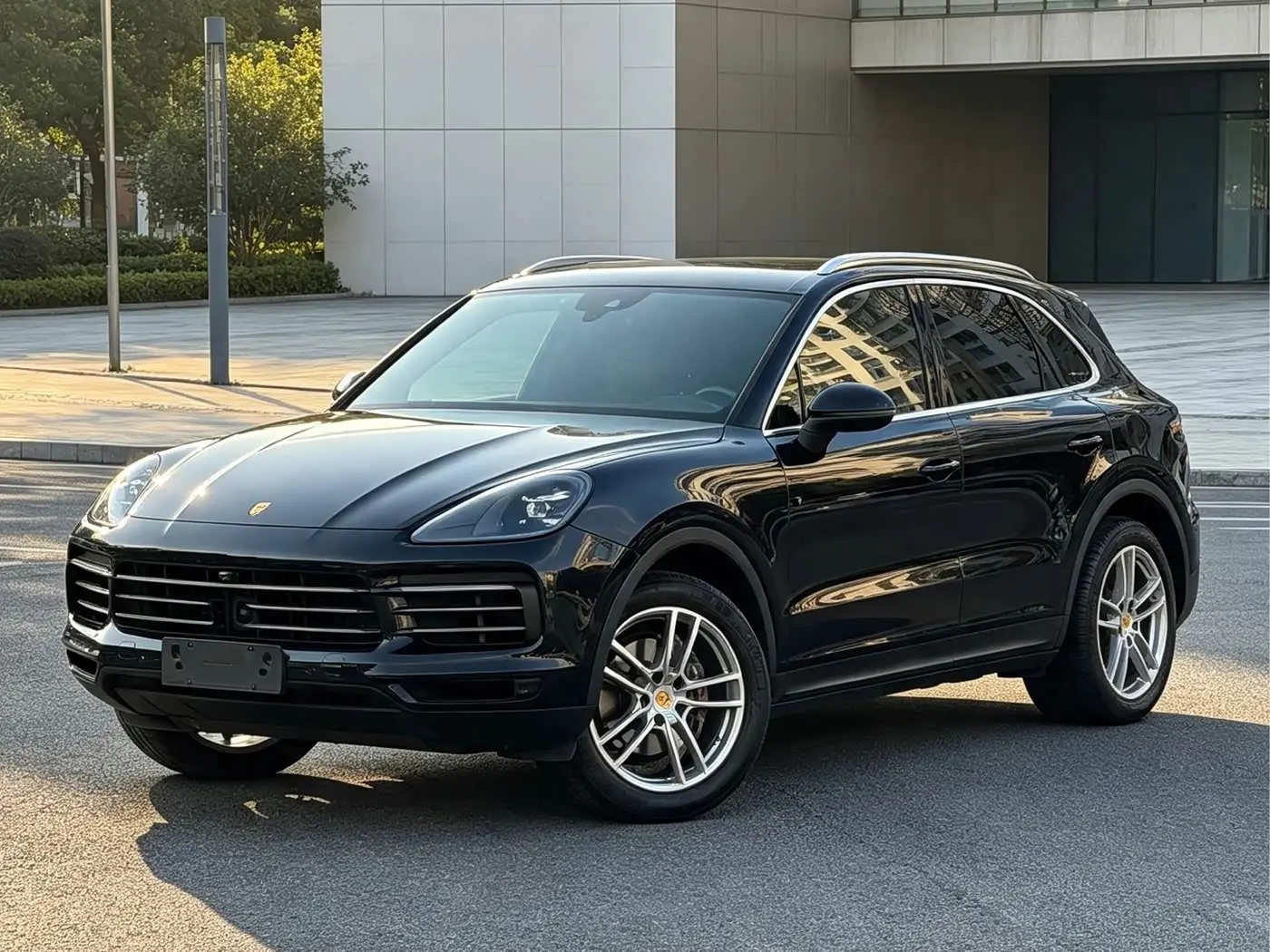 Porsche Cayenne 2018 — Photo 1/10