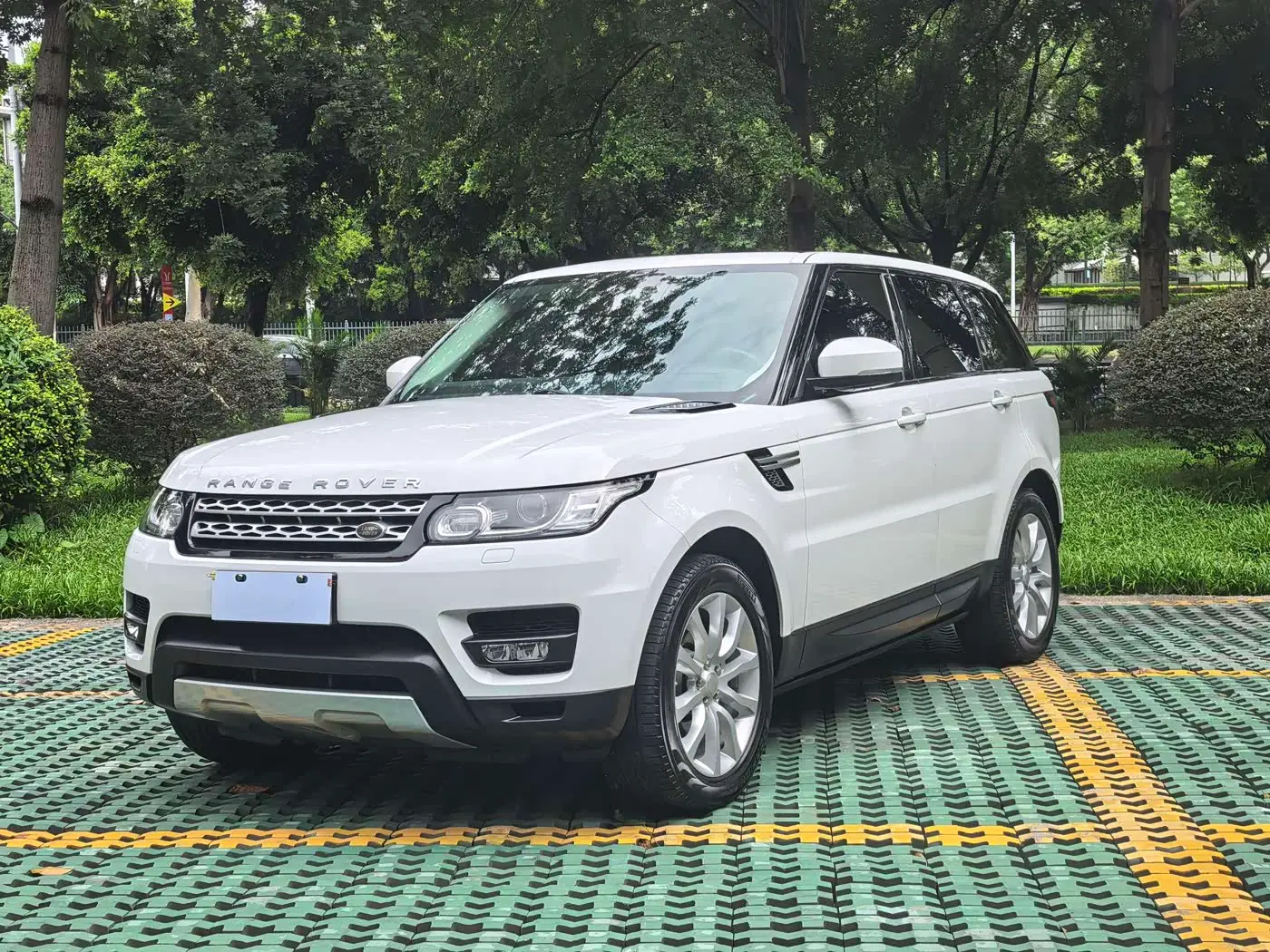 Land Rover Range Rover Sport 2017 — Photo 1/20