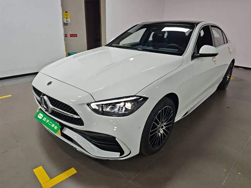 Mercedes-Benz C-Class 2025 — Photo 1/20
