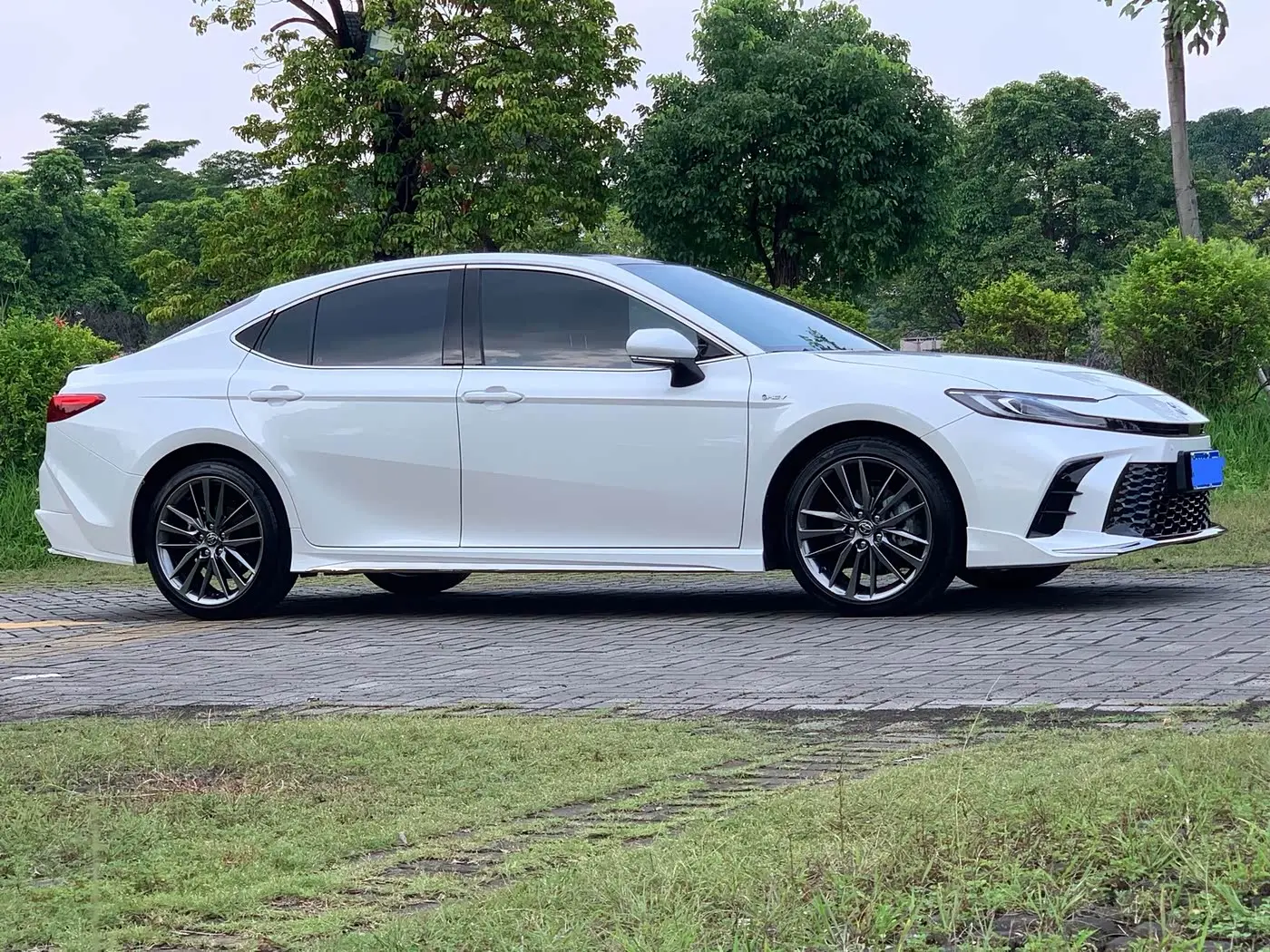 Toyota Camry 2025 — Photo 3/17