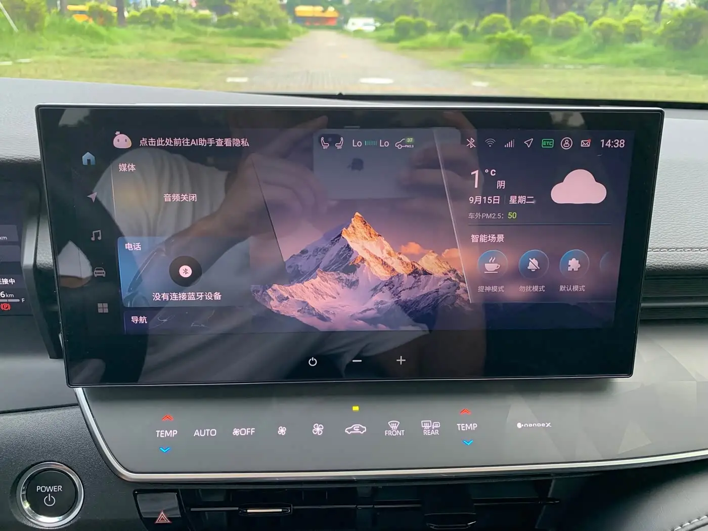 Toyota Camry 2025 — Photo 15/17