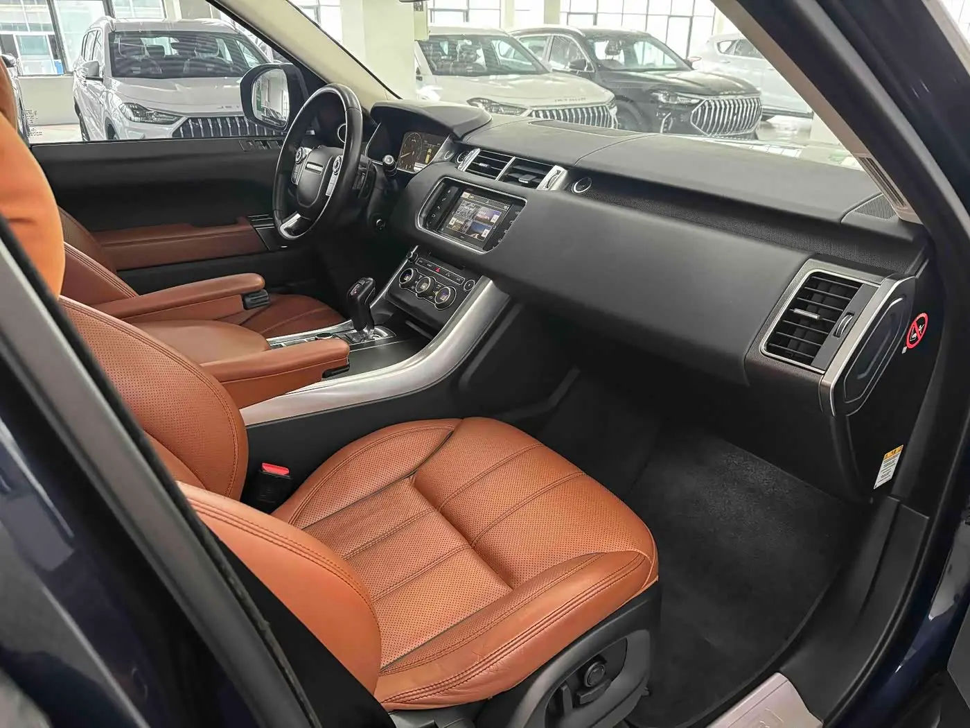 Land Rover Range Rover Sport 2016 — Şəkil 19/20