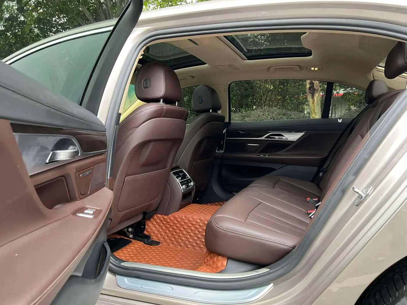 BMW 7 Series 2018 — Photo 10/18