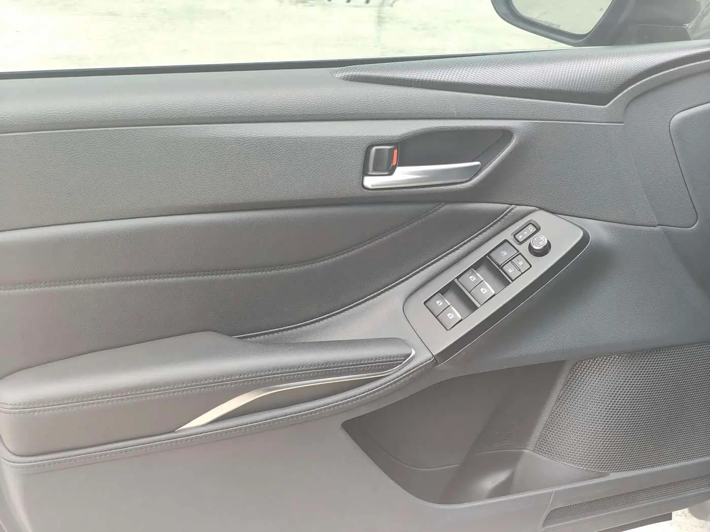 Toyota Avalon 2023 — Photo 15/20